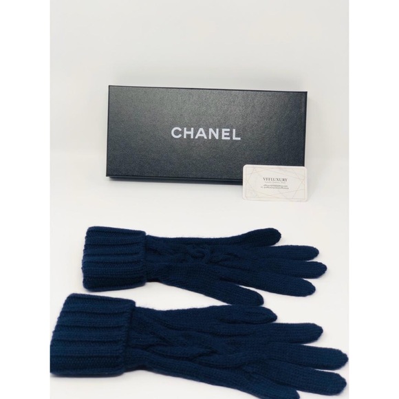 Chanel woolen  hand gloves - Picture 4 of 8